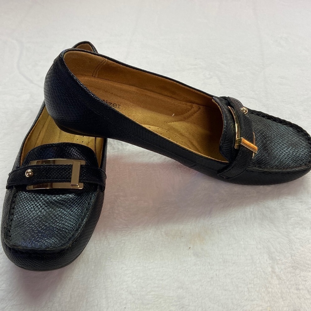 Naturalizer N5 Comfort Gisella Black Loafer Gold Buckled Trim Size 9 NARROW